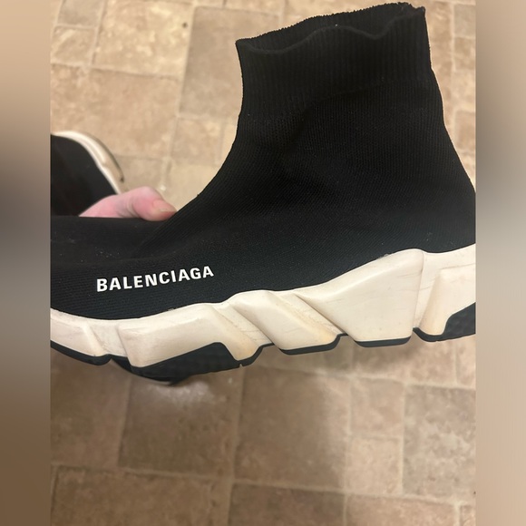 Hardly worn balenciaga size 7 in great shape - Picture 6 of 8
